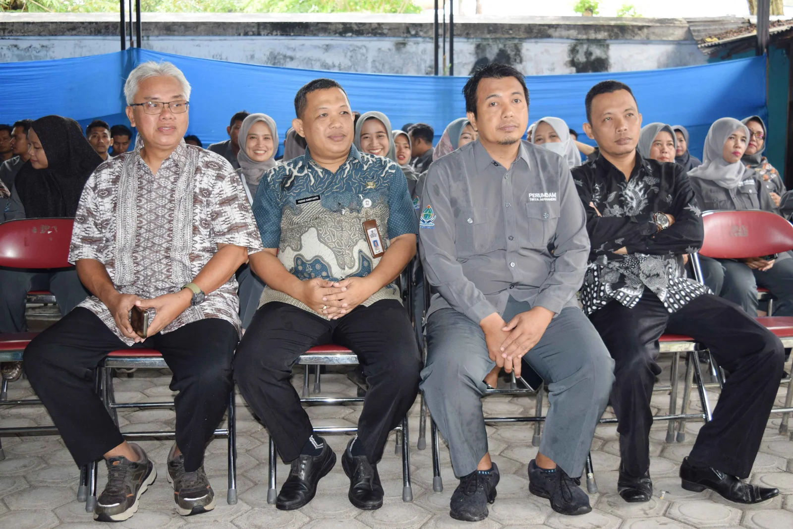 Halal Bihalal Direksi dan seluruh pegawai Perumda Air Minum Tirta Mahameru Kamis 18 April 2024